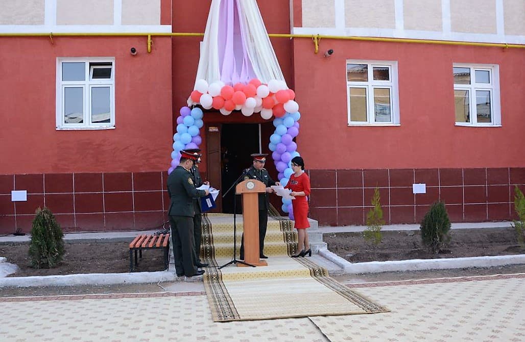 Nukusda bir guruh harbiy xizmatchilarga yangi uylar kaliti topshirildi
