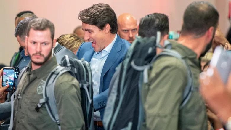 Kanada bosh vaziri saylovoldi namoyishiga bronejiletda keldi (foto)