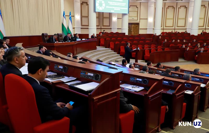 Davlat budjeti qonun shaklida qabul qilinmoqda: qaysi hujjatlarga qanday o‘zgarishlar kiritilyapti?