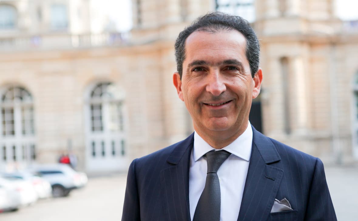 Fransiyalik milliarder Sotheby’s auksion uyini 3,7 mlrd dollarga sotib oldi