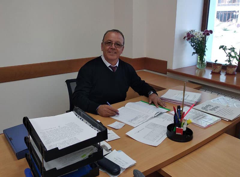 «Bunday ona tili ta'limi o‘zimizni aldashdan boshqa narsa emas!» – Tilshunos olim bilan suhbat