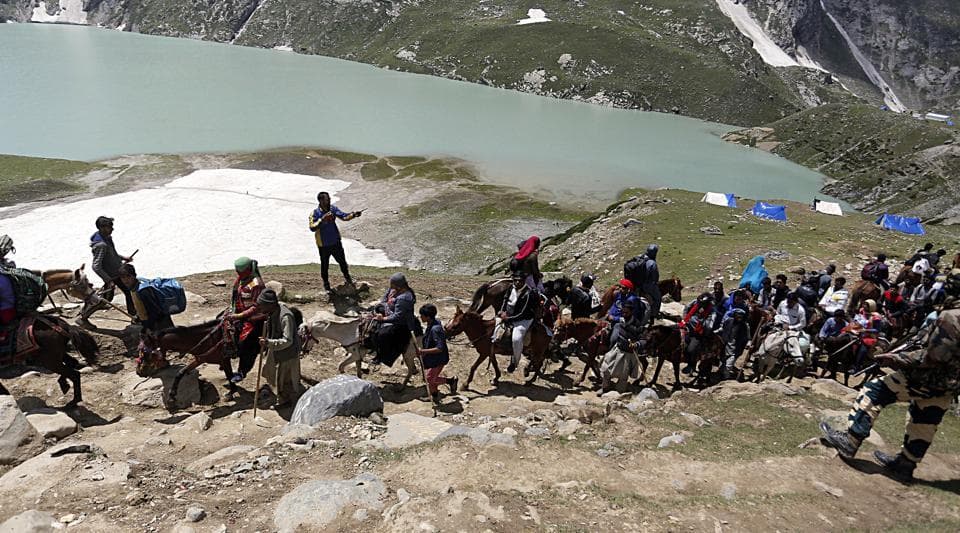 Hindiston hukumati ziyoratchi va turistlarni Jammu va Kashmirni zudlik bilan tark etishga chaqirdi