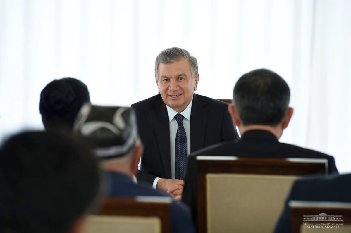 Мирзиёев о депутатах: они умеют поднимать только руки