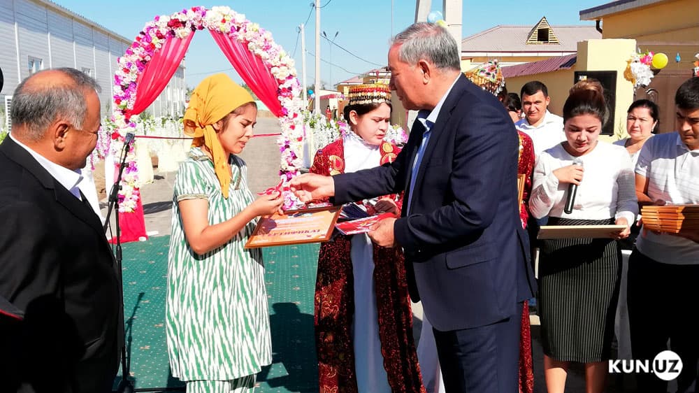 Yangibozor tumanida kam ta'minlangan oilalarga uy-joylar topshirildi