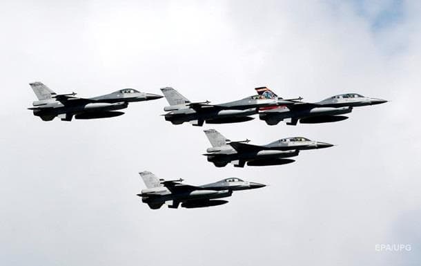 Трамп Тайванга F-16 қирувчиларини сотиш бўйича 8 млрд долларлик шартнома имзоланганини тасдиқлади
