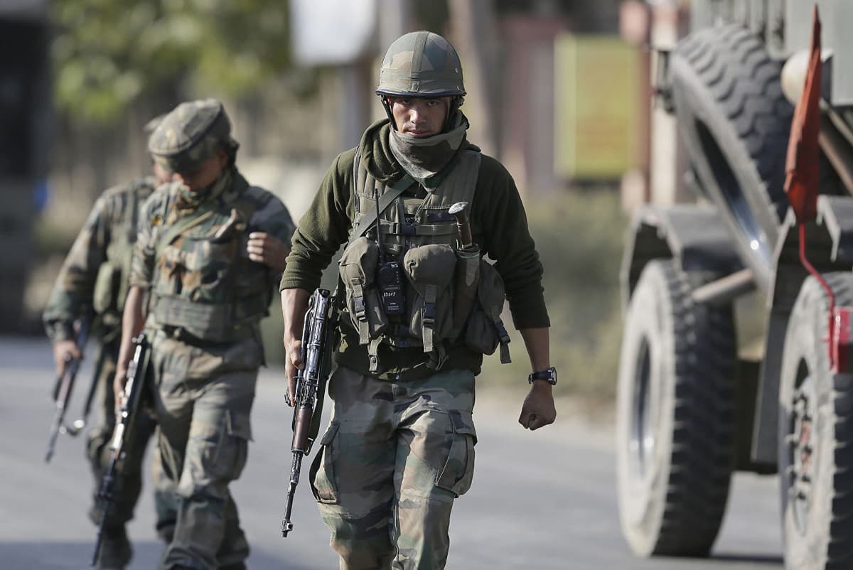 Kashmirda Hindiston va Pokiston harbiylari o‘rtasida otishma bo‘lmoqda