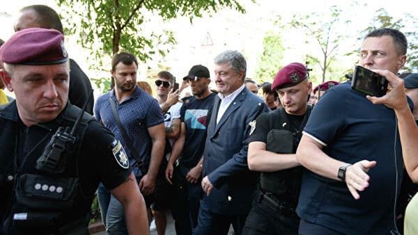 Poroshenkoga so‘roq qilinganidan keyin tuxumlar uloqtirildi