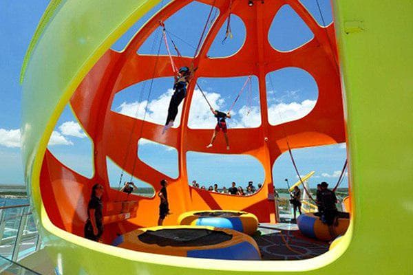 Kruiz vaqtida nogironga aylangan yo‘lovchi 10 mln dollar tovon puli talab qildi