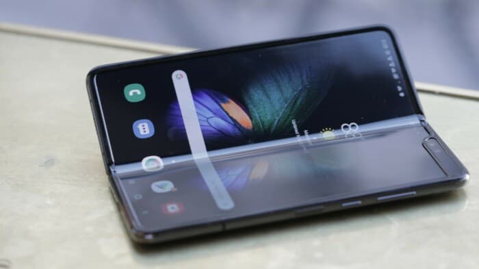 Samsung bukiluvchi ekranli Galaxy Fold smartfonidan million dona sotishga muvaffaq bo‘ldi