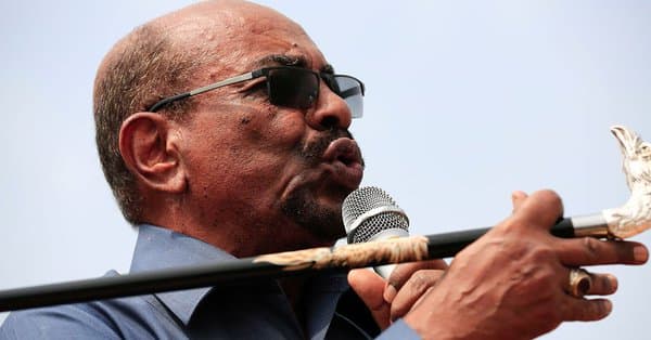 Суданнинг собиқ президенти уйидан йирик миқдордаги маблағлар топилди