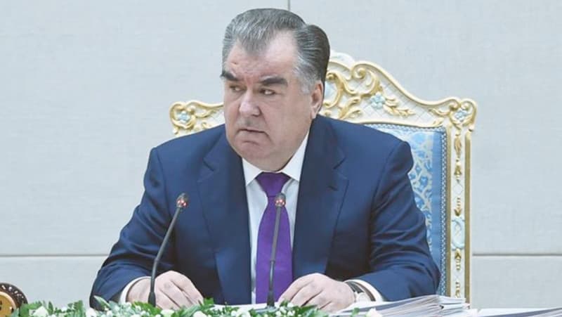 Imomali Rahmon internet uchun oshirilgan narxlarni bekor qildi. Tashabbuskorlarga chora ko‘rildi