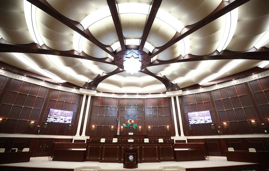 Ozarboyjon parlamenti prezidentdan parlamentni tarqatib yuborishini so‘radi