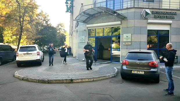 Poroshenkoga tegishli bankda tintuv o‘tkazildi