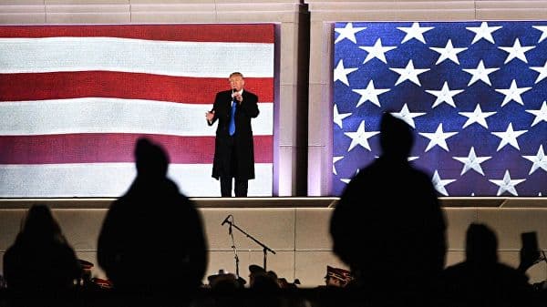 Трамп Америка иқтисодиёти «мисли кўрилмаган» таназзулга учрашини айтди