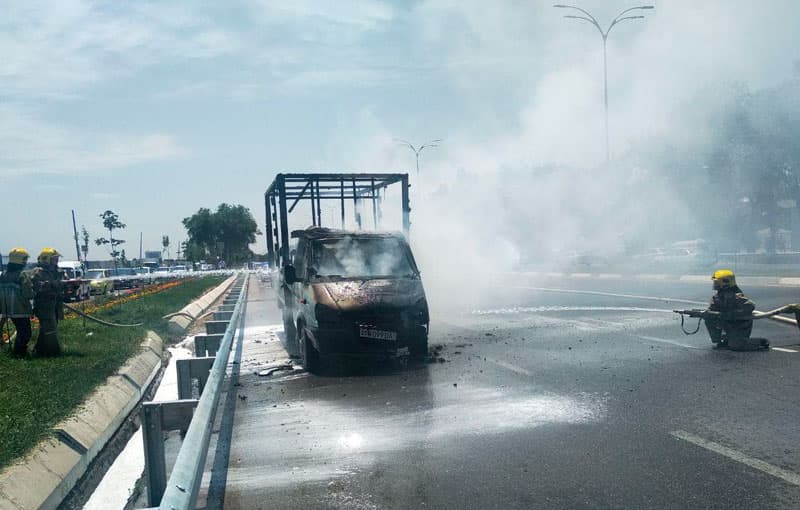 Toshkentda «Gazel» yuk avtomashinasi yonib ketdi