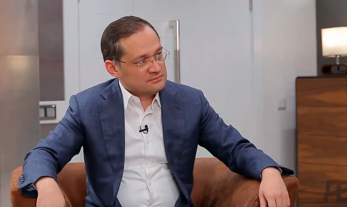 «Ular hozir qamoqda o‘tiribdi» - Allamjonov Facebook va YouTube bloklanishi haqida