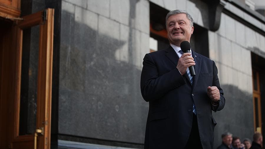 Poroshenko “qochoqlik”dan keyin yana Ukrainaga qaytdi