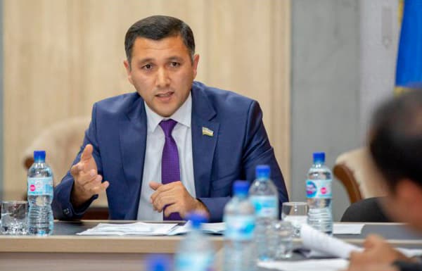 Deputat: «Fermerlarning Ekologik partiyaga a'zo qildirilishi - siyosiy texnologiya»