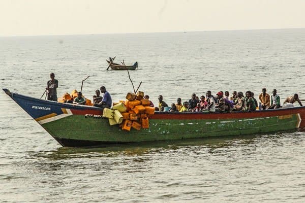 Ugandada qayiq to‘ntarilishidan keyin 30 dan ko‘proq odam bedarak yo‘qoldi