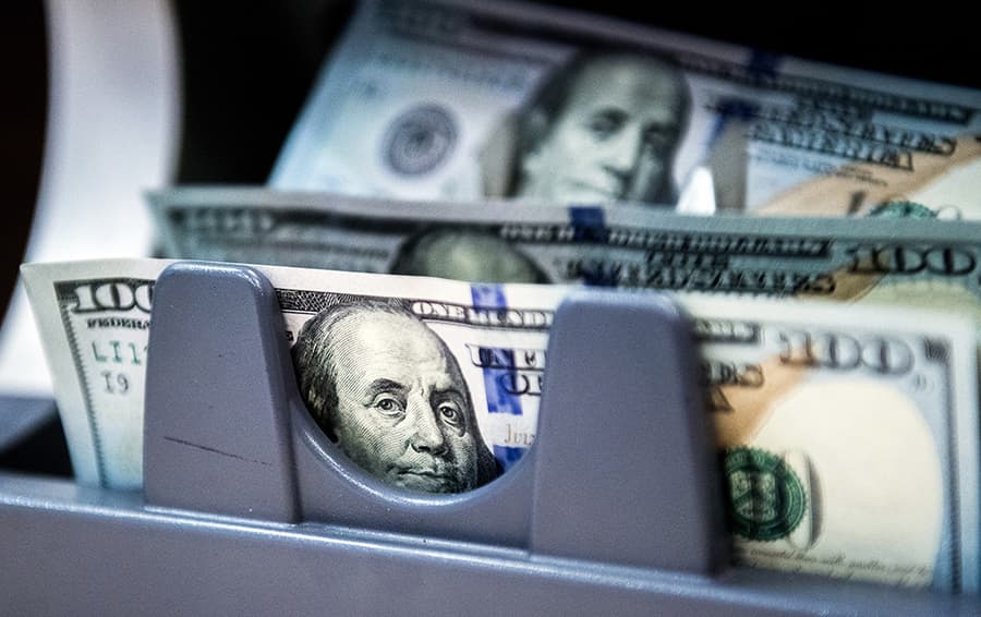 Markaziy bank mobil ilovalar orqali valuta sotib olish hajmi keskin oshganini ma'lum qildi