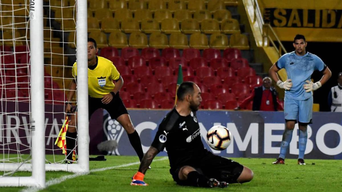 Paragvayda penaltini aniq amalga oshira olmagan futbolchi jamoadan haydaldi