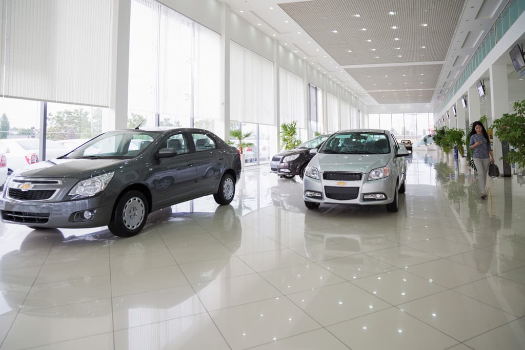 Сотрудник Минюста назвал незаконным требование UzAuto Motors перезаключить контракты