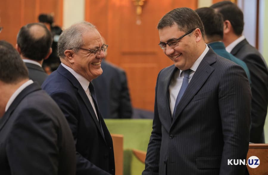 Senat bir kunda 19ta qonunni ma'qulladi (fotoreportaj)