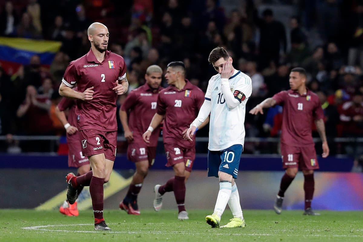 O‘rtoqlik uchrashuvlari. Messining qaytishi bilan Argentina Venesueladan uchta gol o‘tkazib yutqazdi