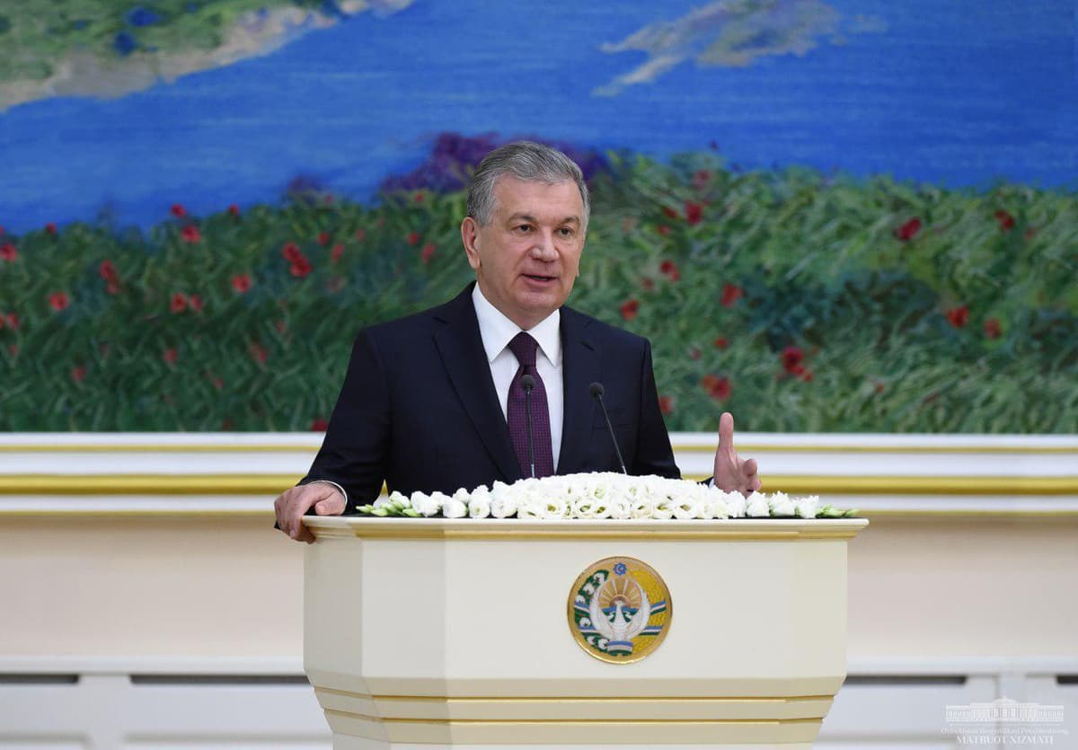 Prezident Nukusda yig‘ilish o‘tkazmoqda. Dunyoqarashini o‘zgartirmagan sektor rahbarlari tanqidga uchradi