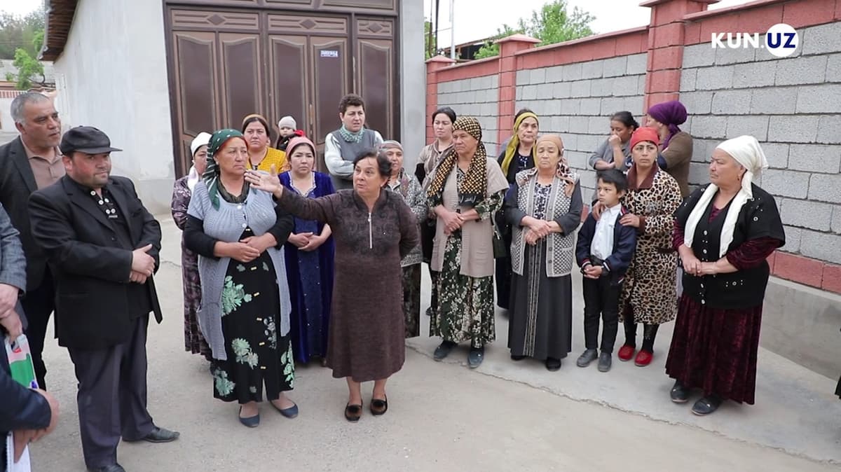 Ziyoratgoh yonidagi o‘yin-kulgilar va ko‘chirish ishlaridan norozi chustliklar
