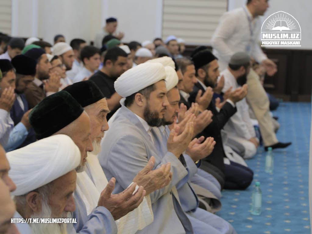 Shayx Muhammad Sodiq Muhammad Yusuf masjidida taroveh namozi o‘qildi va xatmi Qur'on boshlandi - fotojamlanma