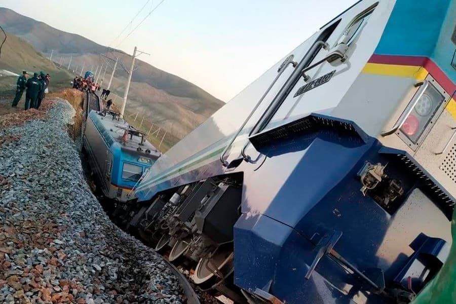 В Кашкадарье восстановили участок железной дороги, поврежденный в результате оползня