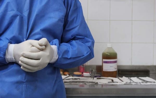 Ўзбекистонда патологоанатомга фойдаланилмаган меҳнат таътиллари учун 68,9 млн сўм ундириб берилди