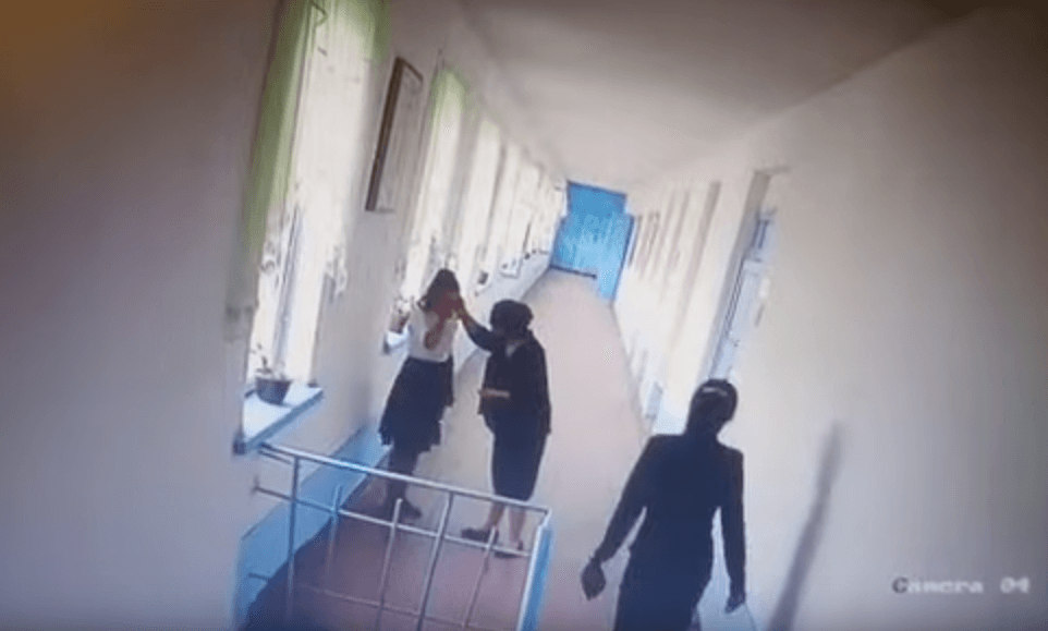 «O‘qituvchi maktabda o‘quvchini urdi»: Kim qanday fikrda?