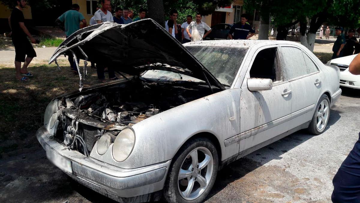 Toshkentda navbatdagi avtomobil yonib ketdi. Bu safar Mercedes-Benz