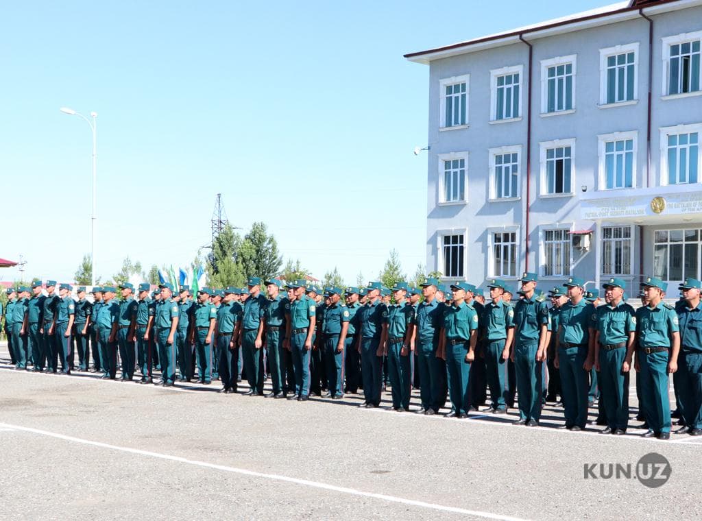 Andijon IIB patrul-post xizmati xodimlarini taqdirlash marosimida ota-onalari va yaqinlari ishtirok etdi