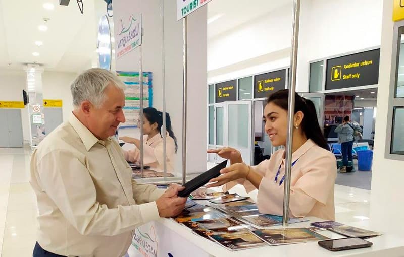 Aeroport va vokzallarda sayyohlar uchun planshet ijarasi yo‘lga qo‘yildi