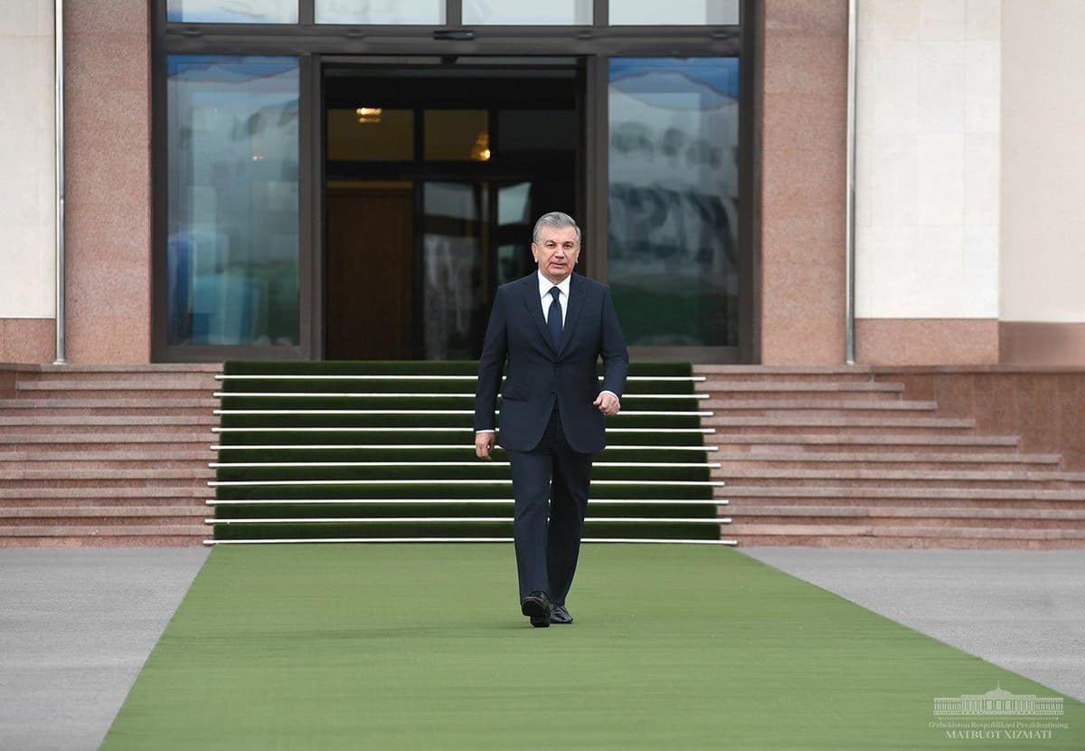 Шавкат Мирзиёев отбыл в Баку