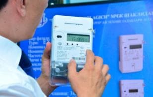 Энергетика вазирлиги янги ҳисоблагичларда кўрсаткичлар “ошириб юборилаётгани” сабабини тушунтирди