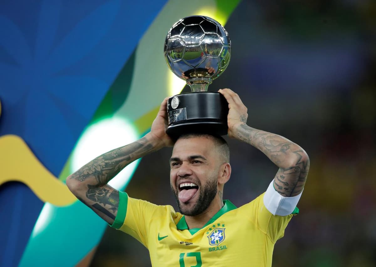 Dani Alves «San-Paulu» a'zosiga aylandi