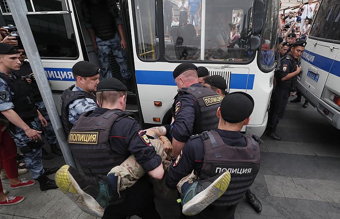 Moskvada Golunovni qo‘llab-quvvatlovchilar marsh o‘tkazishdi. Navalniy va yana yuzlab kishilar qo‘lga olindi
