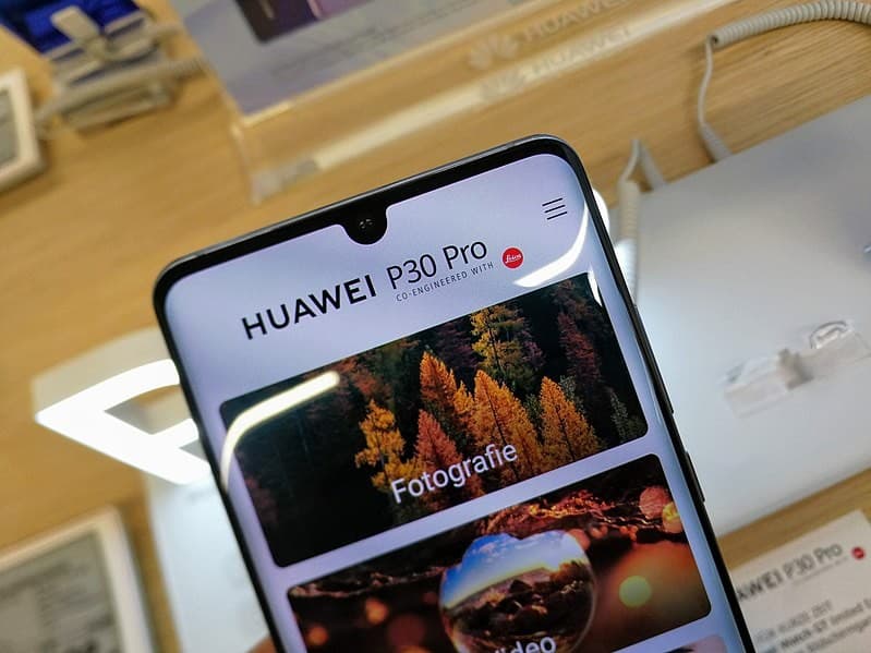 Huawei P30 Pro smartfoni foydalanuvchilar haqidagi ma'lumotlarni Xitoyga jo‘natishi aniqlandi