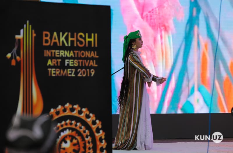Festivalga tayyorgarlik: Sahna oldida vazir va barcha viloyatlar paviloni