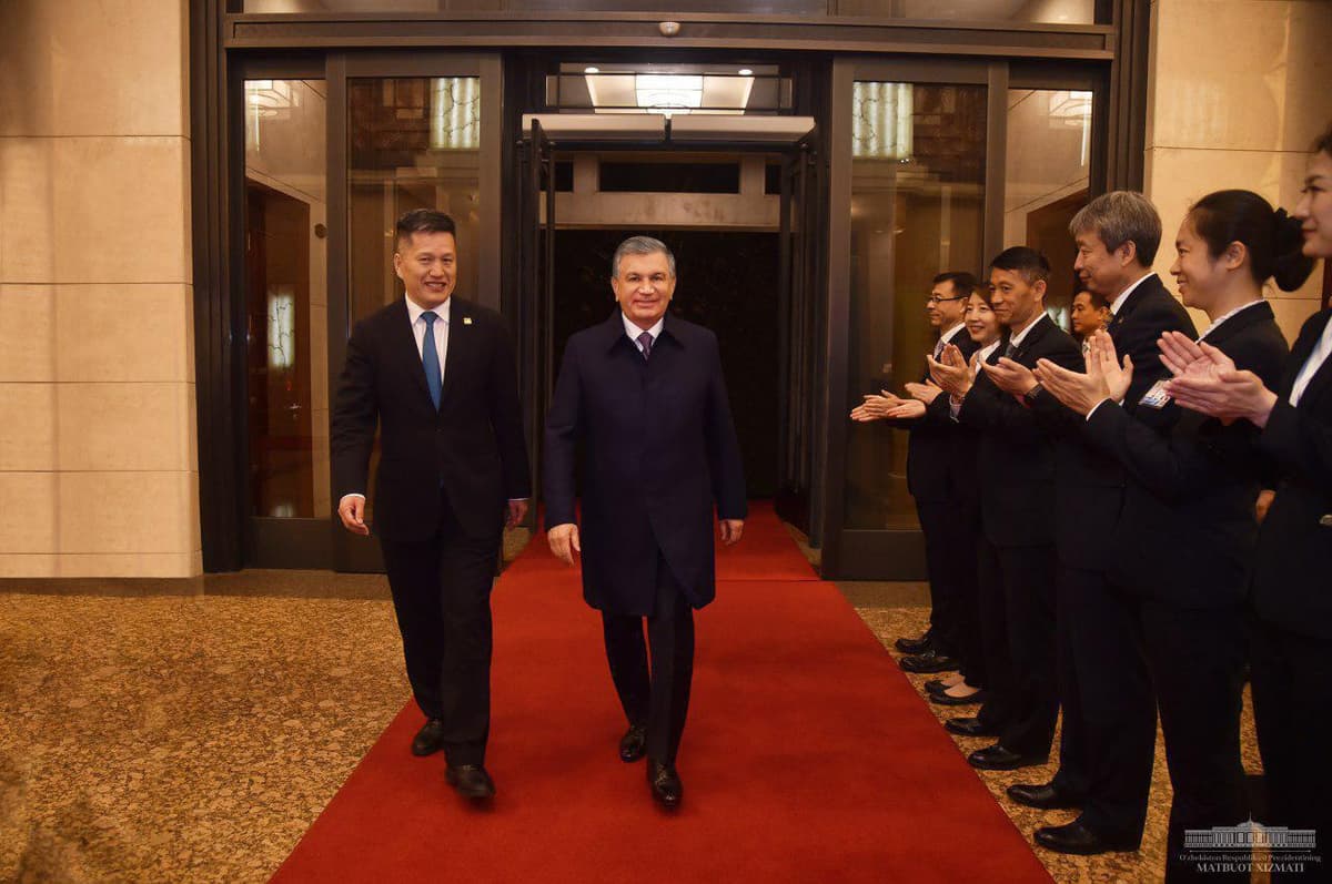 Shavkat Mirziyoyev Pekinga yetib bordi