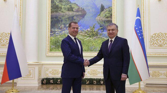 Мирзиёев и Медведев обсудили наращивание сотрудничества