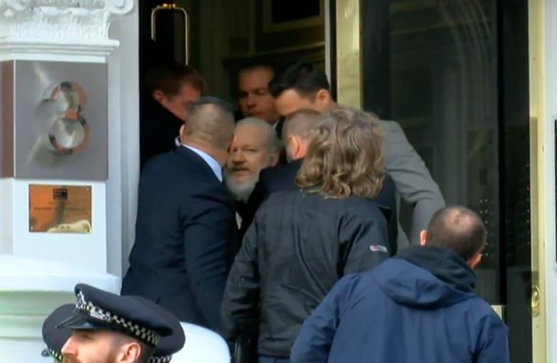 WikiLeaks: Ассанж АҚШга экстрадиция қилиш мақсадида қўлга олинди