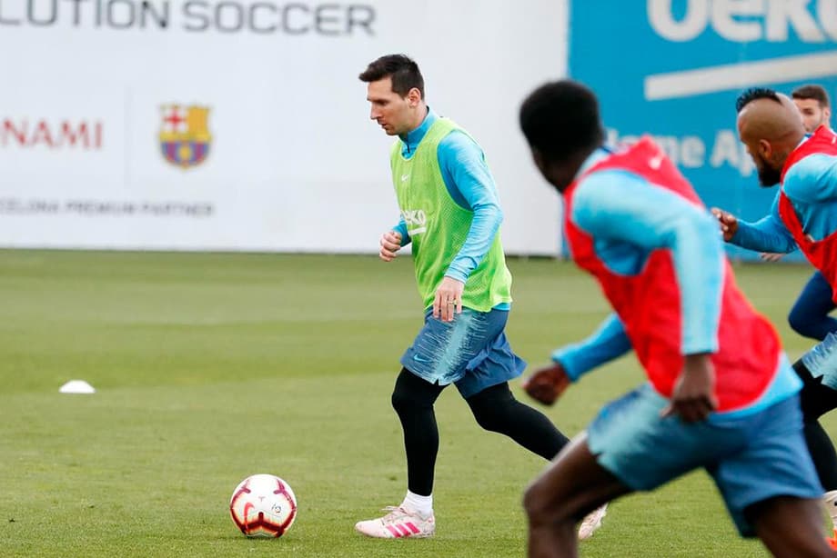 Video: Messi «Barselona»ning YeChLdagi mag‘lubiyatdan keyingi ilk ochiq mashg‘ulotiga g‘amgin qiyofada keldi