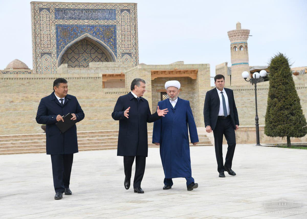 Prezident Buxoroga tashrifini Abduxoliq G‘ijduvoniy maqbarasini ziyorat qilishdan boshladi