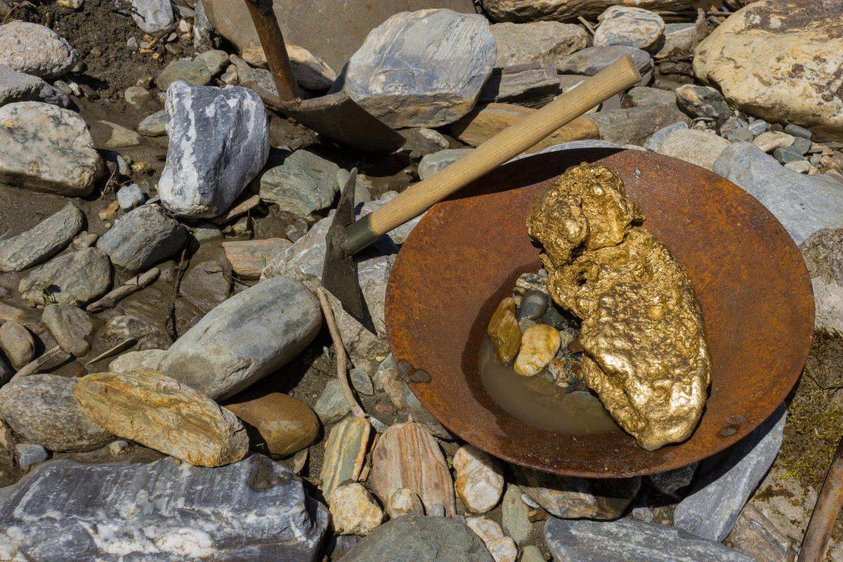Qimmatbaho metallarni oltin izlovchilar usulida qazib olish to‘g‘risidagi nizom tasdiqlandi