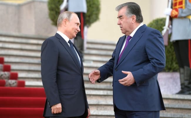 Rahmon va Putin Rossiyadagi tojik migrantlari uchun yengillik berish hamda harbiy hamkorlik masalalarini muhokama qiladi